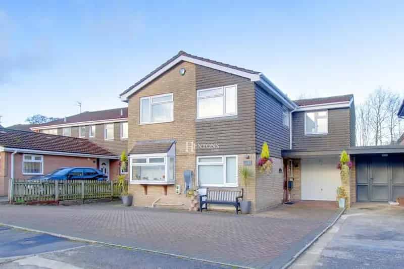 5 bedroom detached house for sale