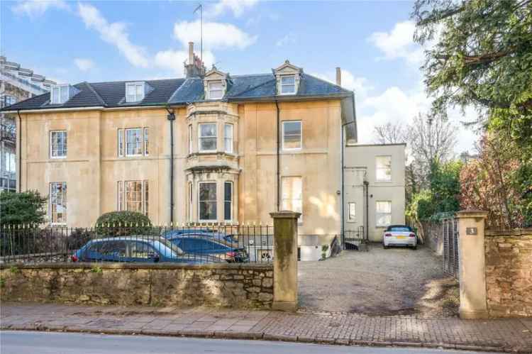 3 Bedroom Apartment for Sale in Clifton
