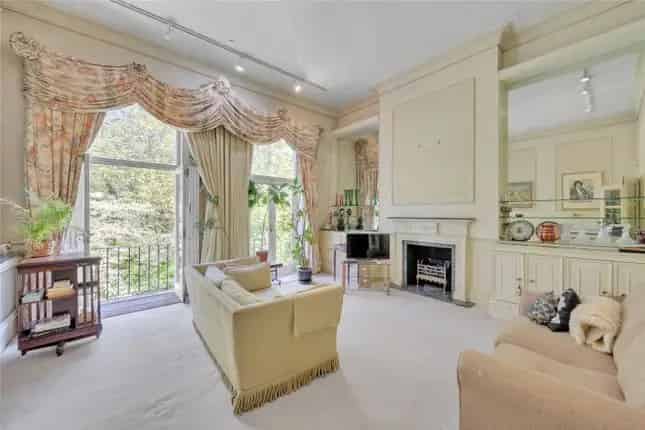 2-Bedroom Flat for Sale in Randolph Crescent Maida Vale London
