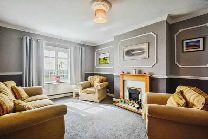 6 En-Suite Guest House with Owners Accommodation Ample Parking