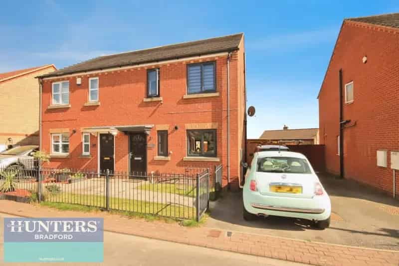 3 bedroom House
 For Sale 
Total Size: 754 SQ FT