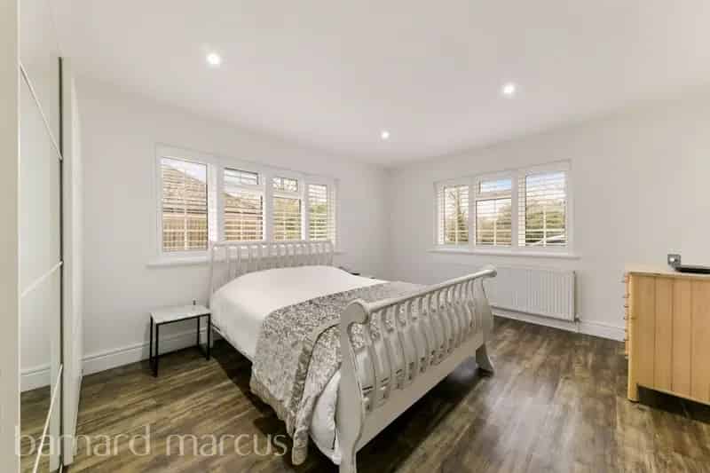 Detached Bungalow Family Home 2 Double Bedrooms Large Garden Double Garage