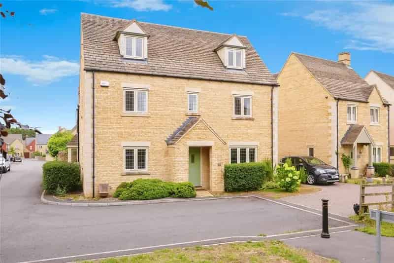 5 Bedroom Detached House for Sale