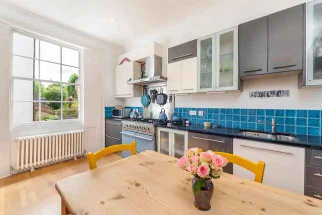 Maisonette for sale in Caledonian Road, Islington N1