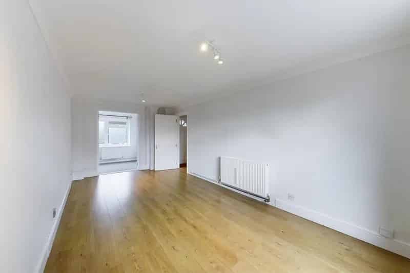 3 Bedroom House To Let - Modern, Quiet Location, Near Schools