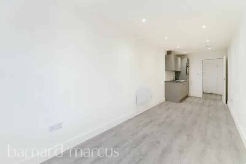 East Molesey Studio Apartment Near Hampton Court Station