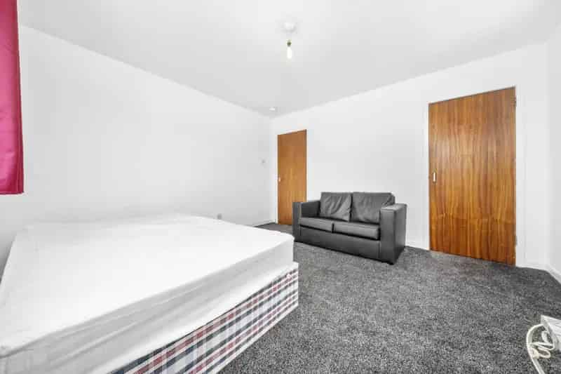 1 Bedroom Flat House to Rent Near Schools and Shops