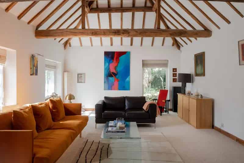 Swyllmers Barn: 5-Bedroom Barn Conversion in Buckinghamshire