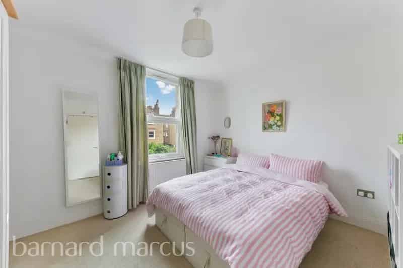 Two Bedroom Flat near Tooting Bec Common