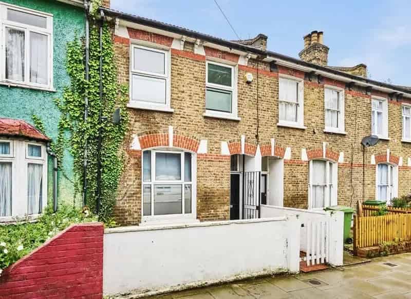 Nunhead 3 Bedroom Mid Terrace House - Modernisation Needed