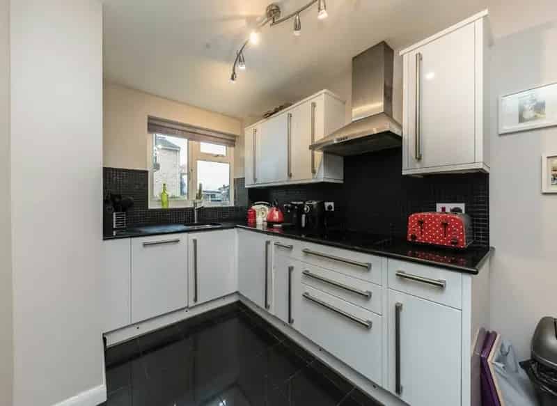 1 Bedroom Ground Floor Apartment Near Norbiton Station