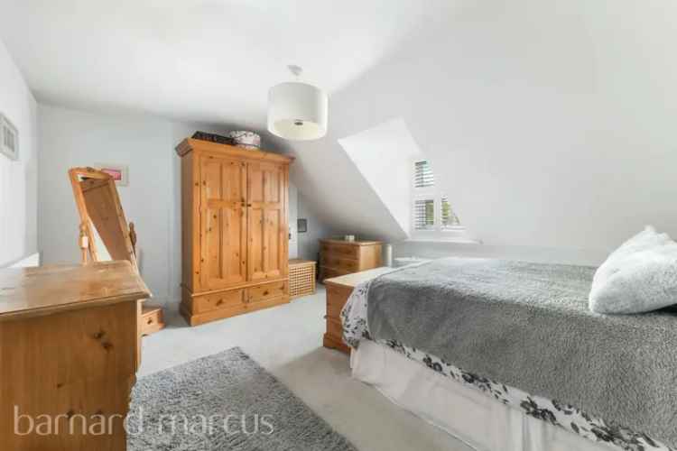 Character Apartment near Reigate Train Station
