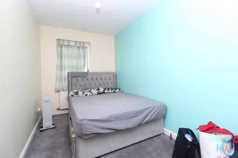 2 Bedroom Flat for Sale in Bedford