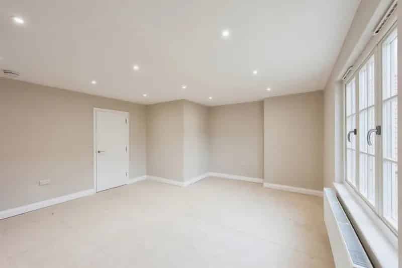 2 Bed 2 Bath Mid Terrace Town Centre Home Carport Parking