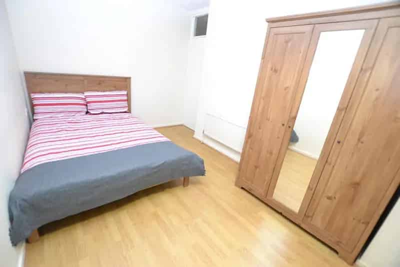 1 Bedroom Flat Share House to Rent