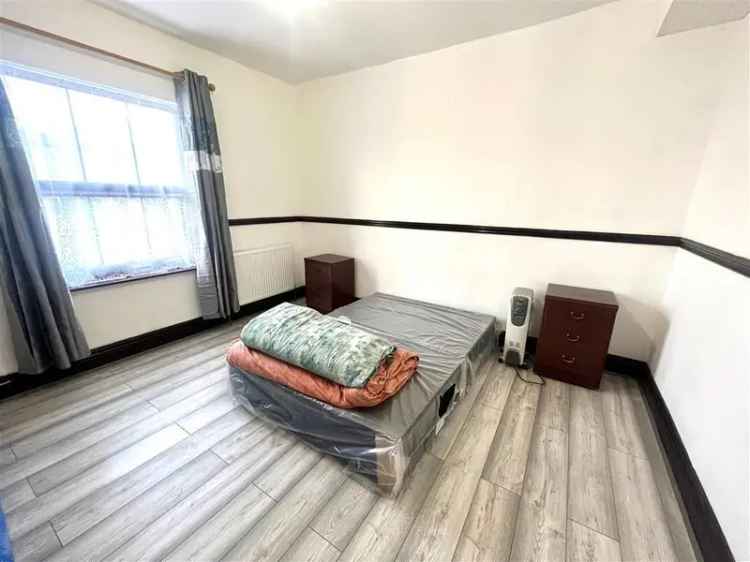 2 Bed House Near City Hospital  Off Street Parking Heat Pump
