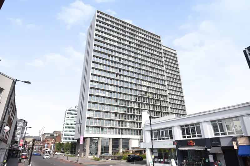 Luxury 2-Bed Apartment in Leon House South London