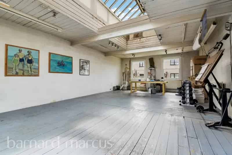 Unique Southeast London Development Opportunity - Loft, Live/Work, or Investment Potential