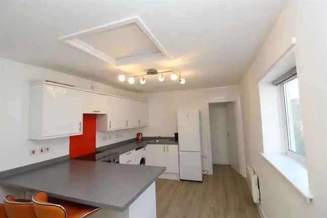 Flat to rent in Romilly Crescent, Cardiff CF11