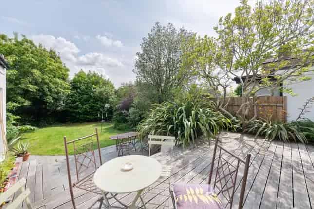 Semi-Detached House for Sale in Kensal Rise London
