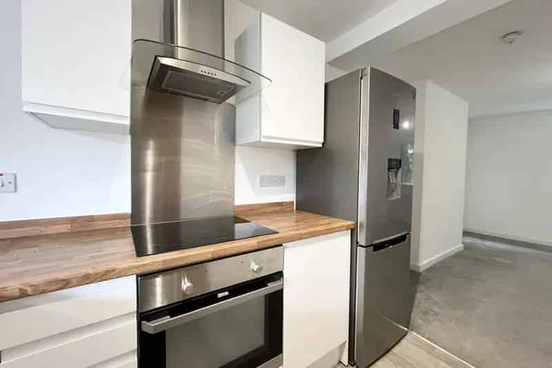 One Bedroom Furnished Halifax Town Centre Apartment Zero Deposit Option