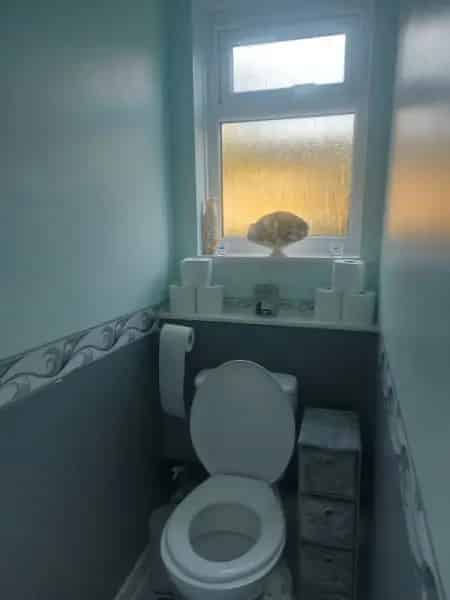 Huge 2 Bed Flat Near Shops and Schools