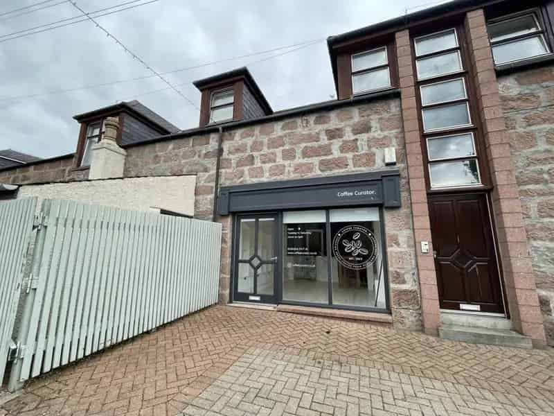 Ground Floor Retail Unit For Immediate Occupation