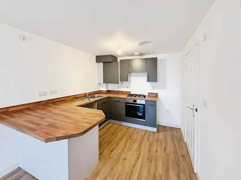 2 Bedroom Flat Barry Waterfront Sea Views Modern Apartment
