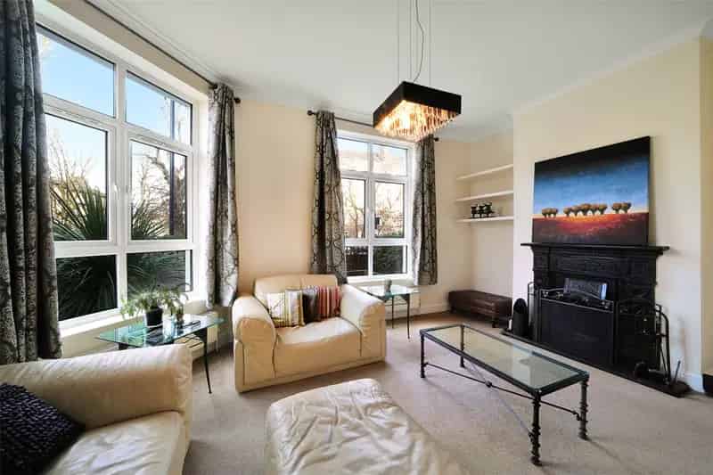 2 Bedroom Flat London - Period Building - Shared Garden