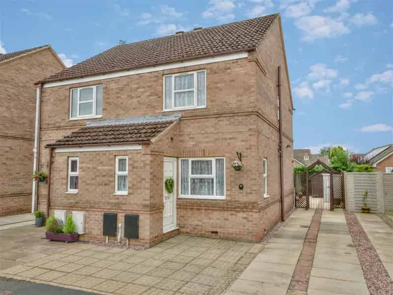 2 bedroom House
 For Sale