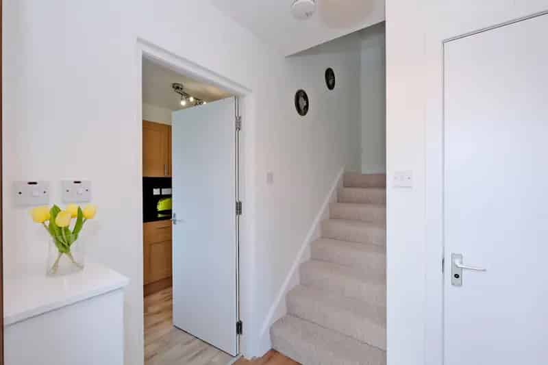 Spacious 2-Bedroom End Terrace House - Modern Kitchen - Most Furniture Included