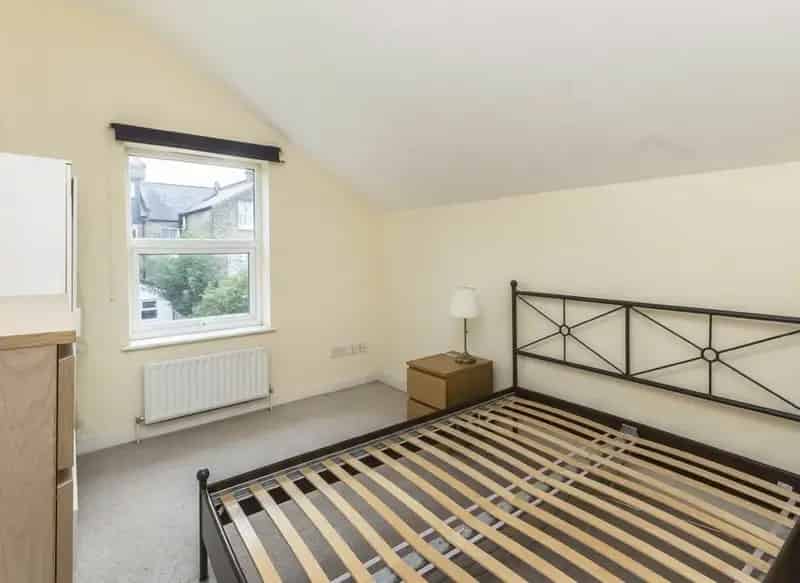 Modern Brixton Flat  Top Floor Victorian Conversion Near Brixton Hill