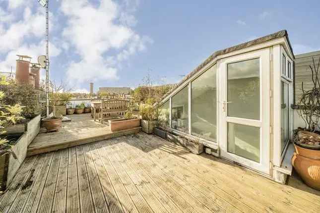 3 Bedroom Maisonette with Rooftop Garden in Pimlico SW1