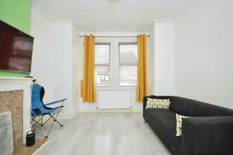 Flat For Sale in Hythe Road, London, England