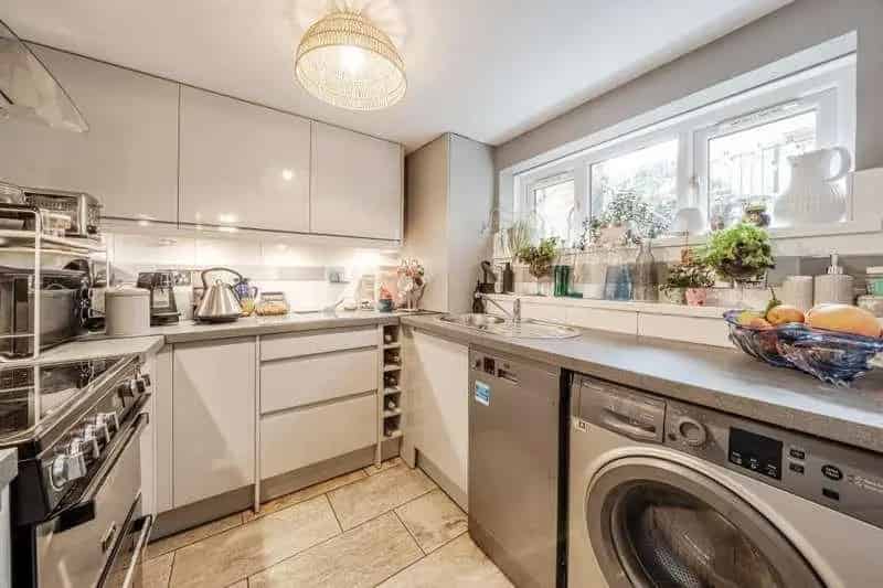 1 Bed Flat for Sale Slough - 2 Reception Rooms - No Chain