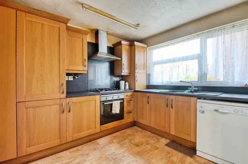 3 Bedroom Ground Floor Apartment Near Royal Sutton Park