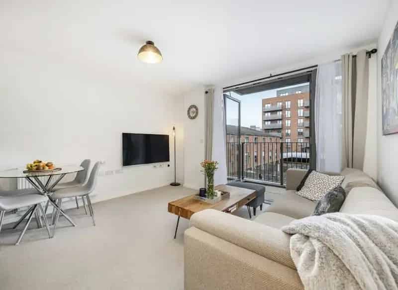 Flat For Sale , London, England