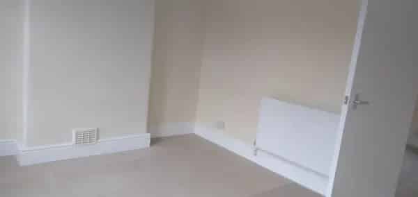 Large Two-Bed Flat High Ceilings Open Plan Garden RTB