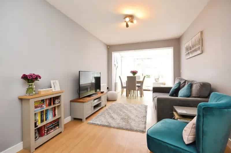 Modern Apartment with Private Garden and Secure Parking