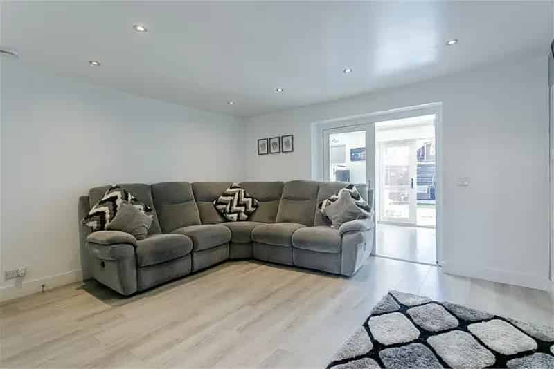 3 Bed House - Terraced with 2 Reception Rooms