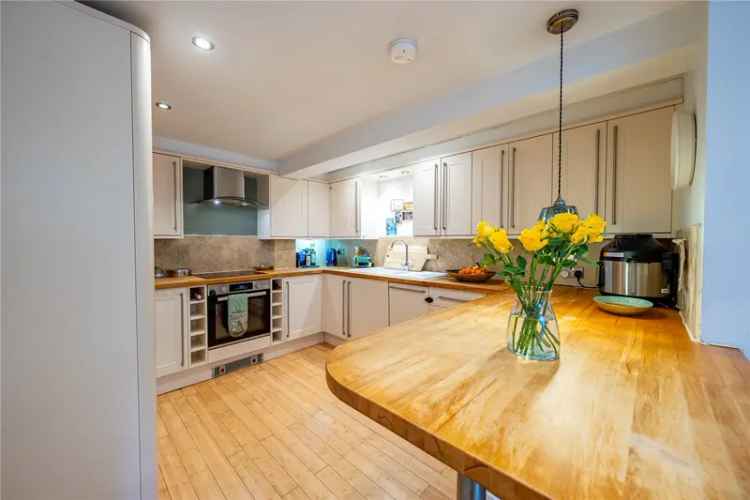 2 Bed Duplex Apartment with Garden and Parking