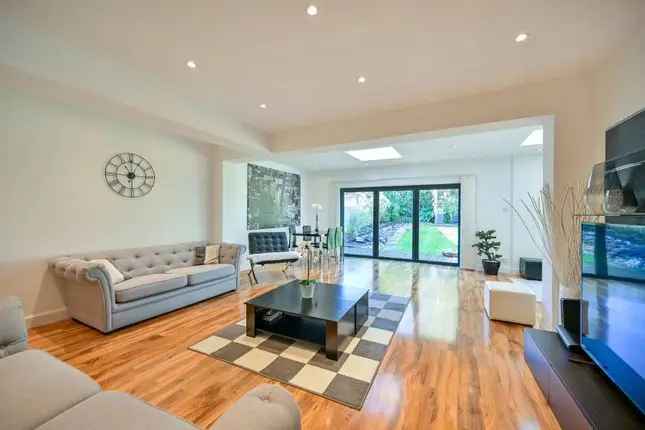 4-Bedroom House for Rent in Kingston Vale London