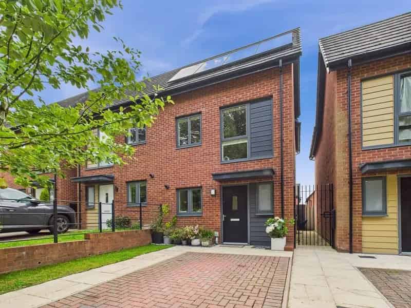 2 Bedroom Semi Detached House For Sale