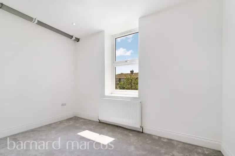 Exceptional One-Bedroom Flat  New Build Home  South-Facing Terrace