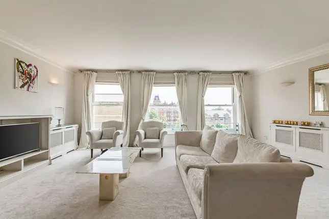 Flat to rent in Earl's Court Square, London SW5