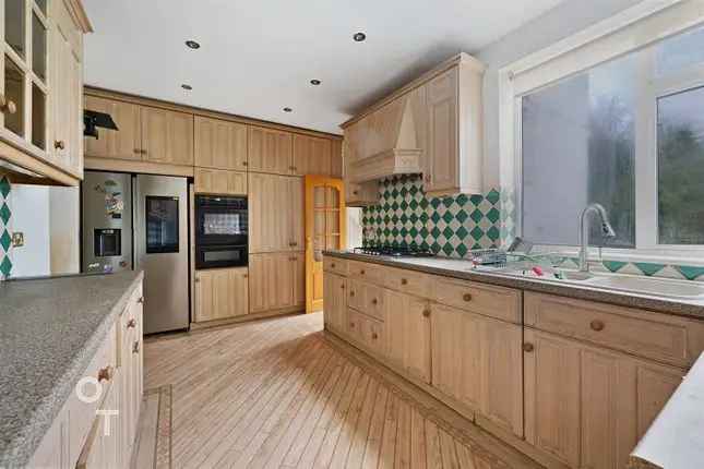 Detached House for Sale Southgate N14 - Large Family Home