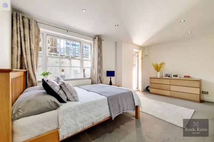 4 bedroom  Flat to rent, London, SW9