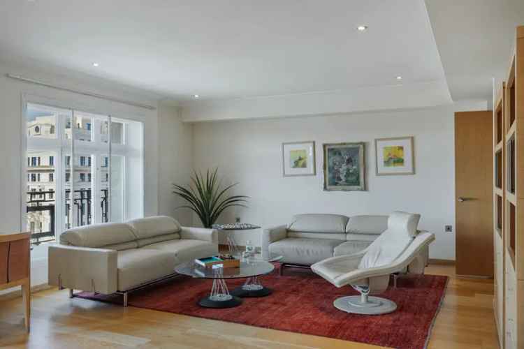 Hyde Park View Two-Bedroom Apartment