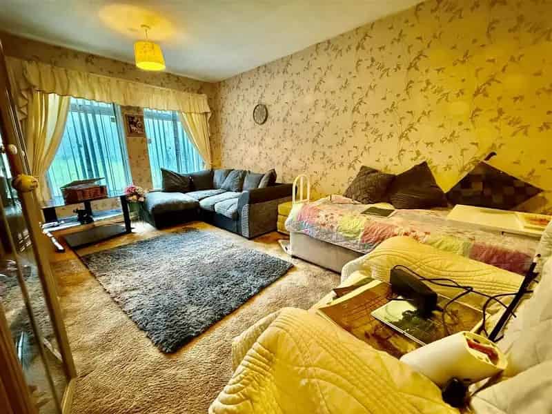 4 Bedroom Semi-Detached House For Sale No Upward Chain