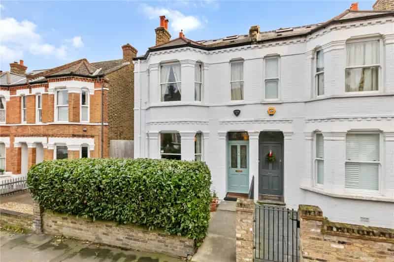 2 bedroom house in West Norwood